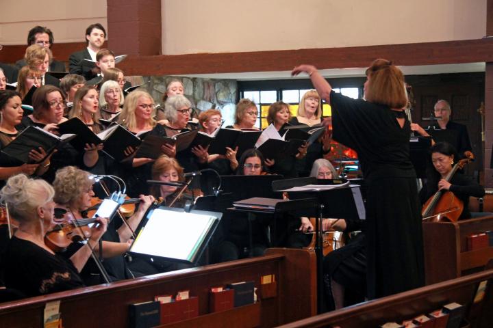 Carolyn Eynon Singers